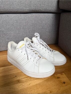 Adidas Advantage 2.0 Women's Tennis Sneaker with Cream Heel